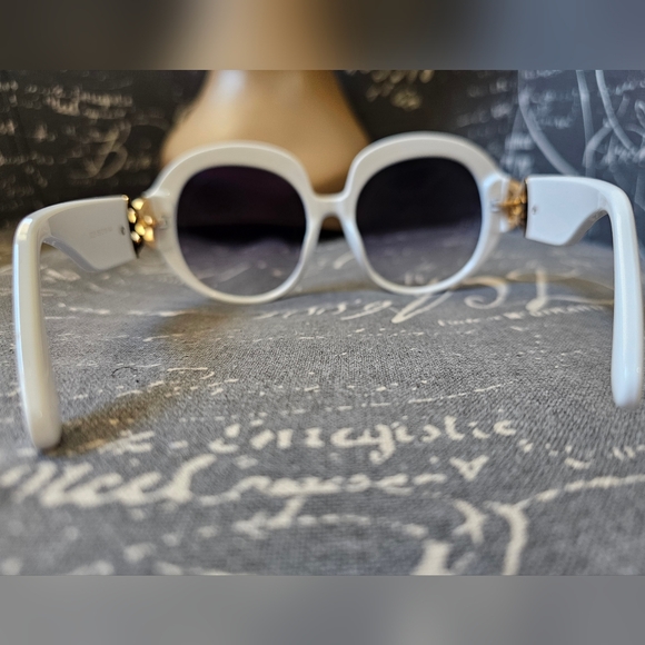 New In-box Sunglasses - Picture 3 of 3